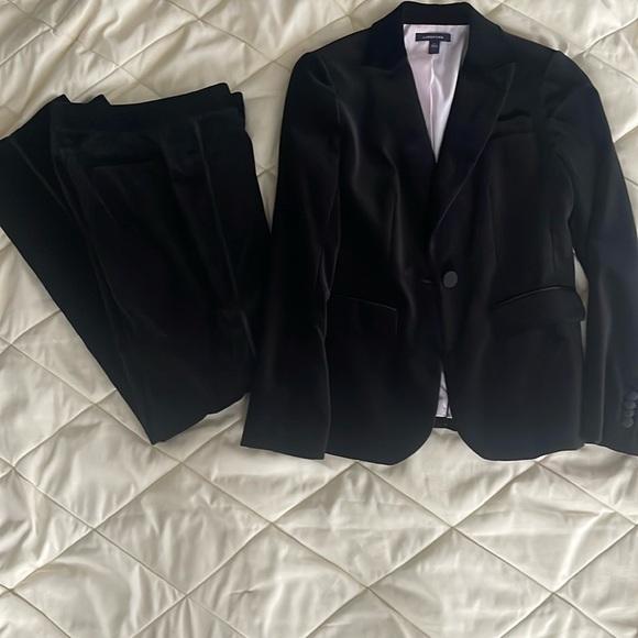 Lands' End Pants - Lands’ End like NEW size 4 black velour 2 piece pant suit jacket pants